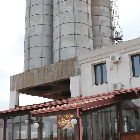 مزرعة للإقامة Silos Agri سان سيفيرو